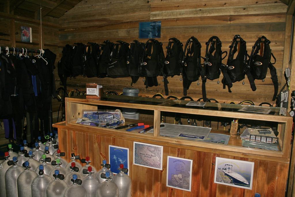 Las Rocas Resort And Dive Center West Bay Esterno foto