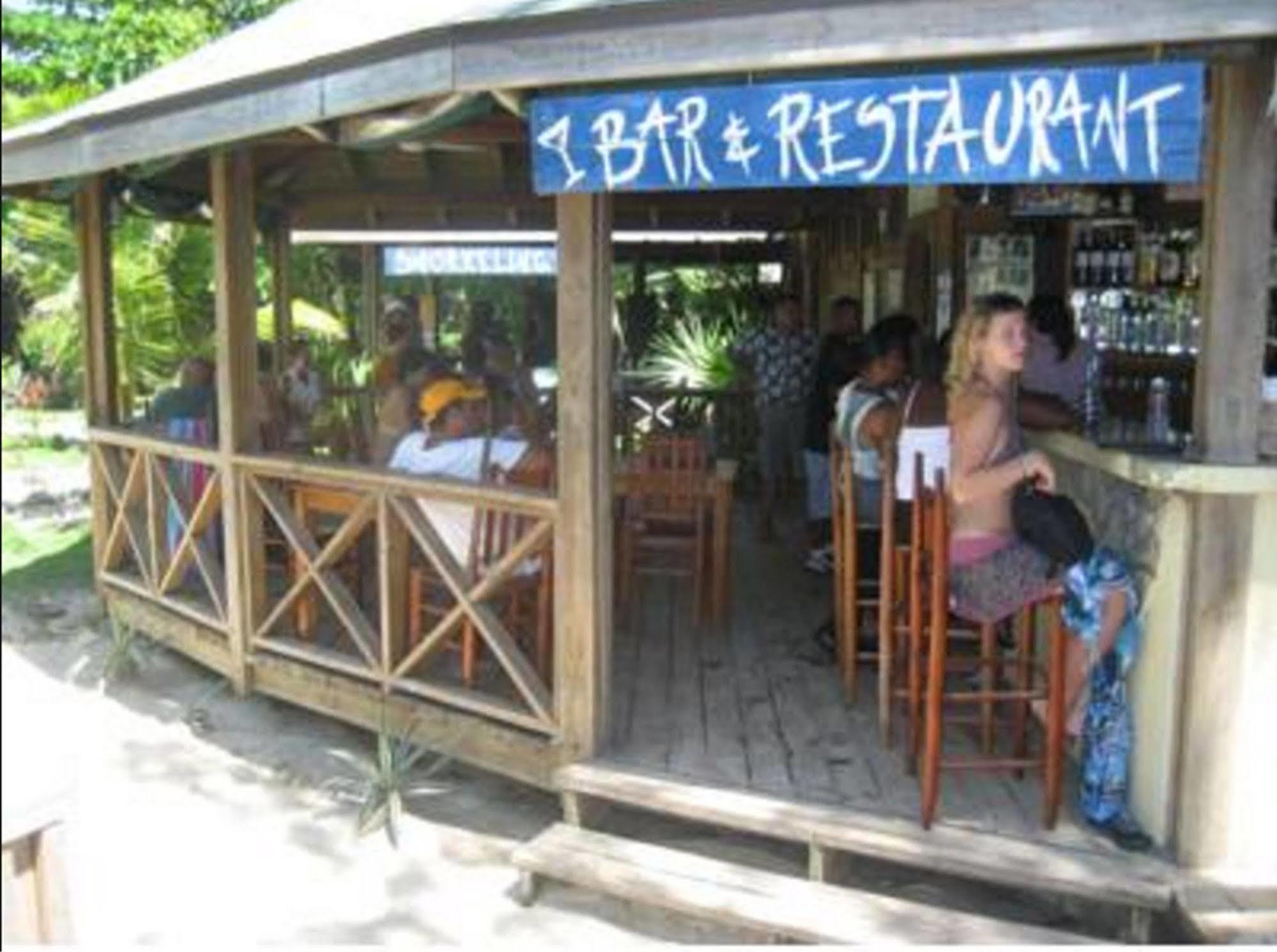 Las Rocas Resort And Dive Center West Bay Esterno foto