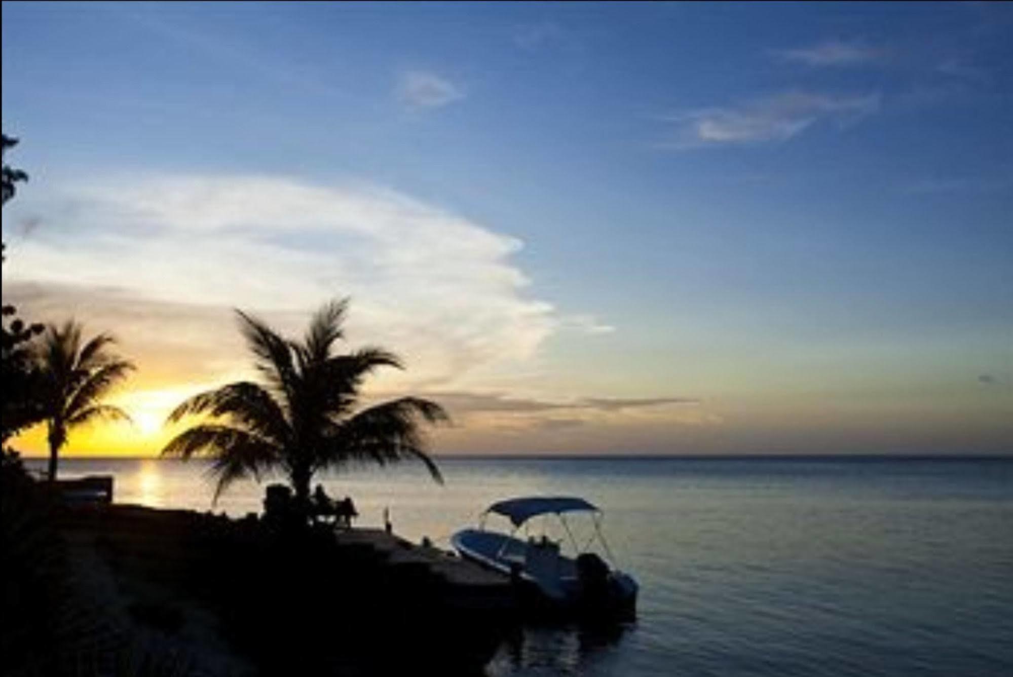 Las Rocas Resort And Dive Center West Bay Esterno foto